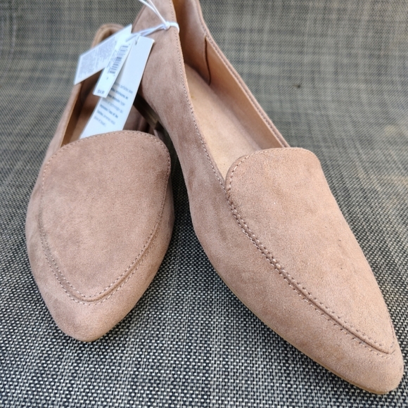 Old Navy Women's Tan Suede Flats - Picture 3 of 5
